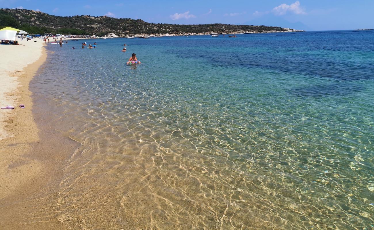 Foto de Valti beach con arena brillante superficie