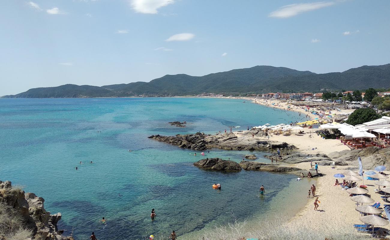 Foto de Playa Sarti con arena brillante superficie