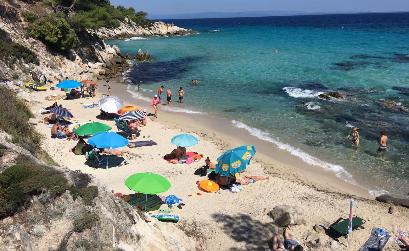 Foto de Mega Portokali Beach con brillante arena fina superficie