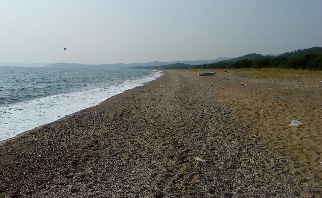 Foto de Kakoudia Beach II con arena oscura superficie