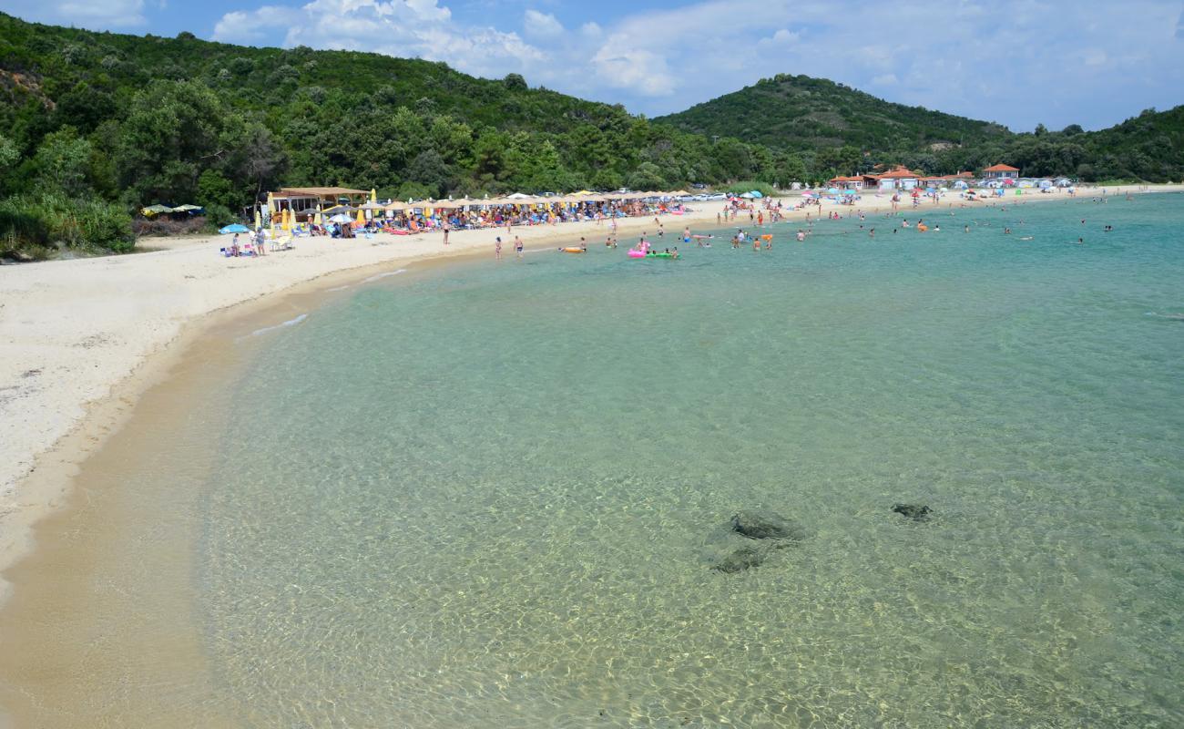 Foto de Playa de Babilonia con brillante arena fina superficie