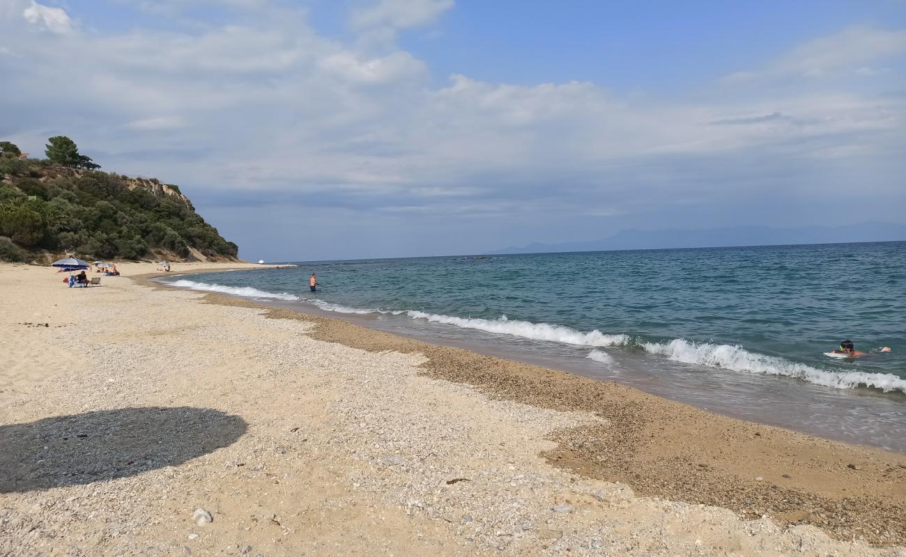 Foto de Kavala beach con arena brillante superficie