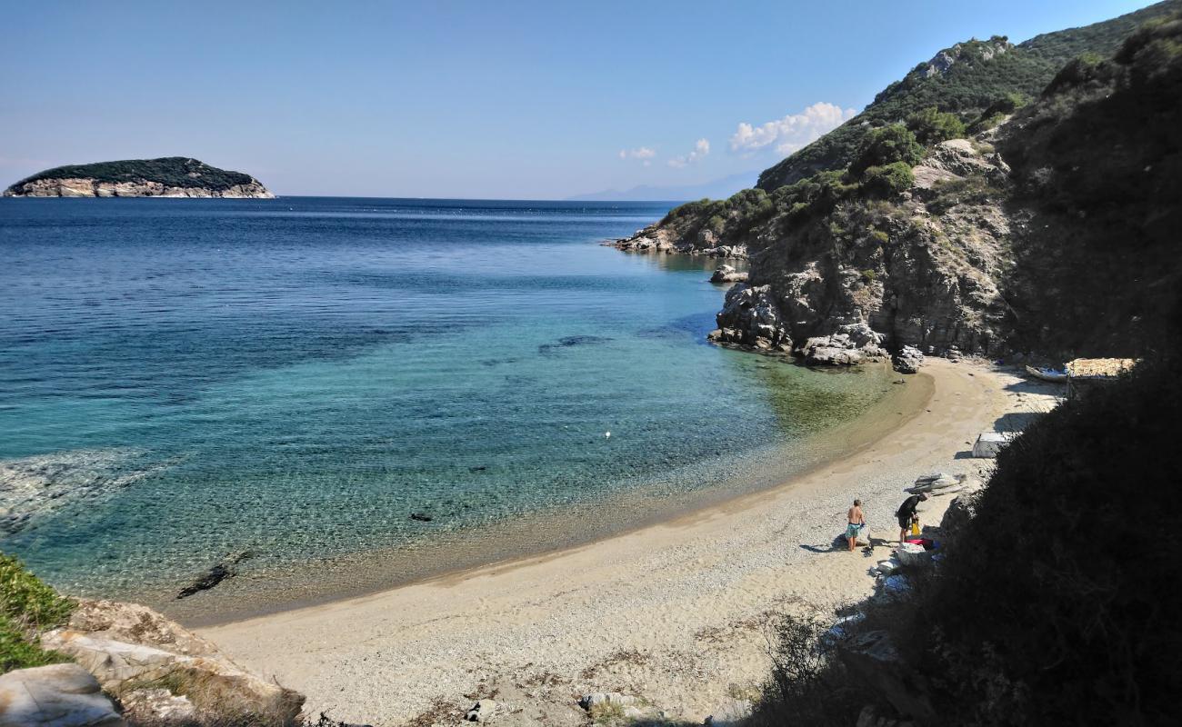 Foto de Playa de Psatha con arena brillante superficie