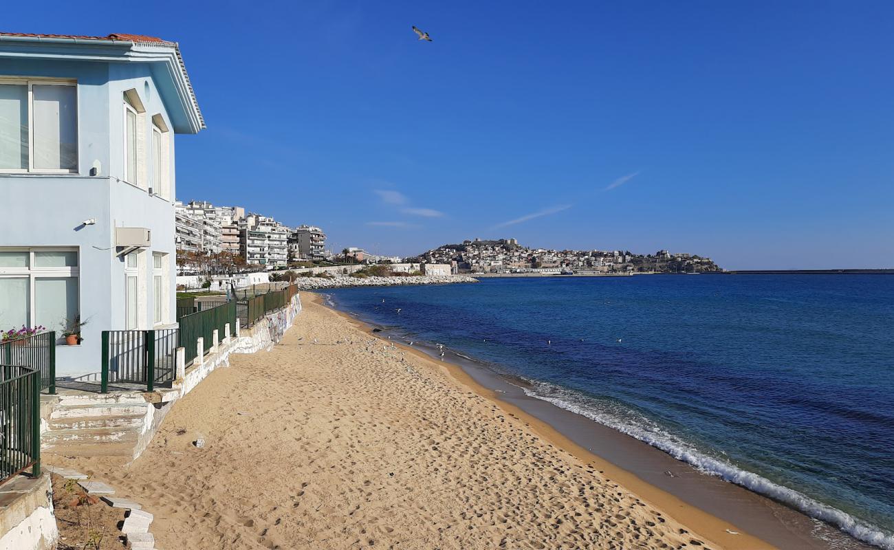 Foto de Paralia Rapsani con arena brillante superficie