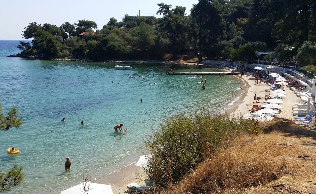 Foto de Papalimani beach con arena fina blanca superficie