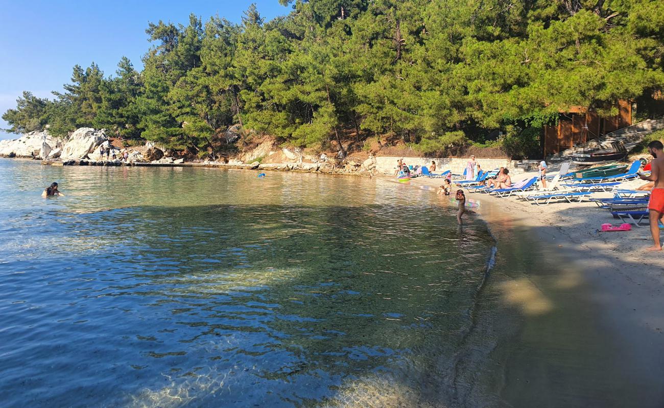 Foto de Glifoneri beach con arena fina blanca superficie