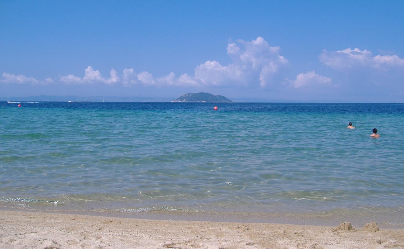 Foto de Skala Kalirachi beach con arena brillante superficie