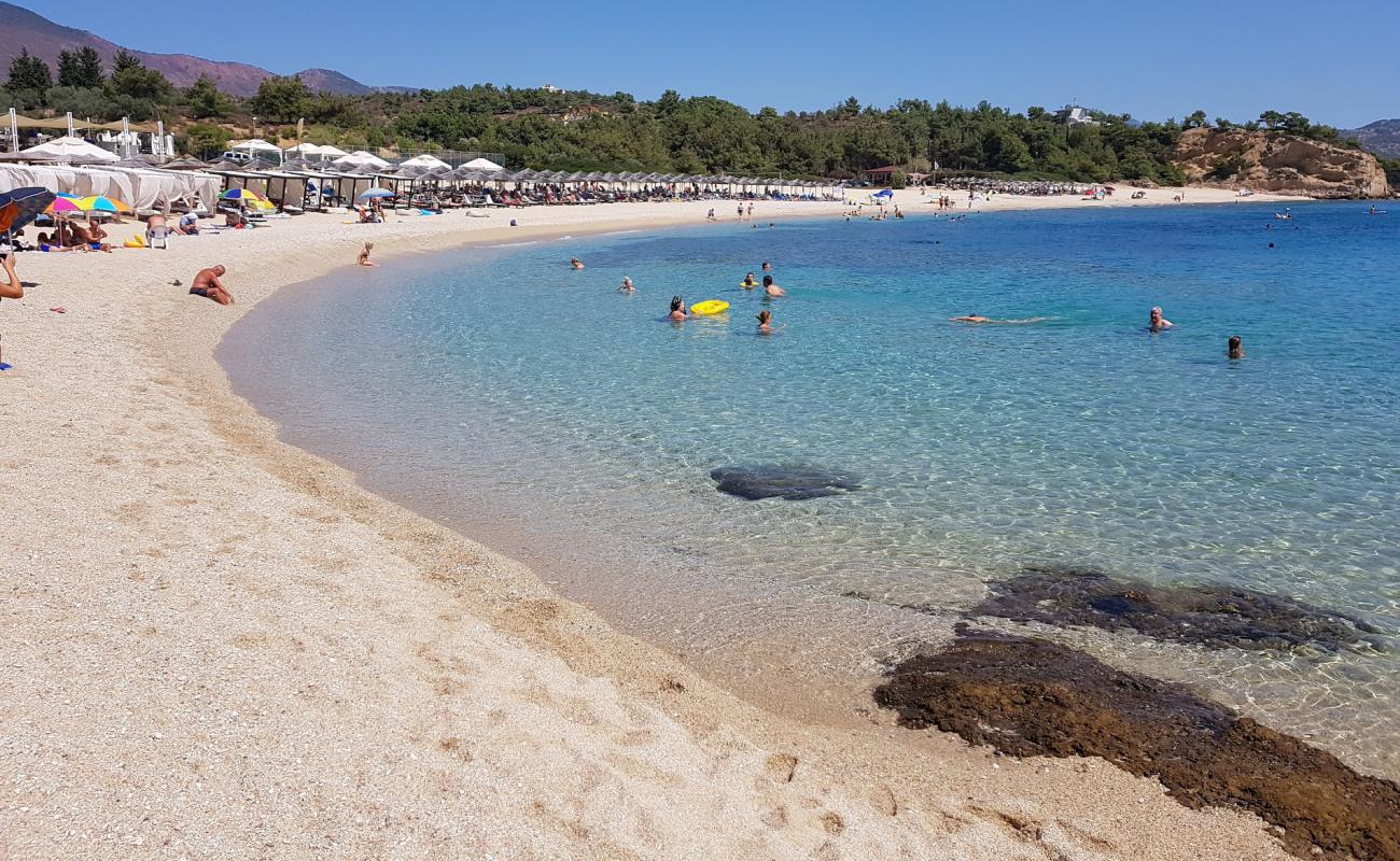 Foto de Trypiti beach con guijarro fino claro superficie