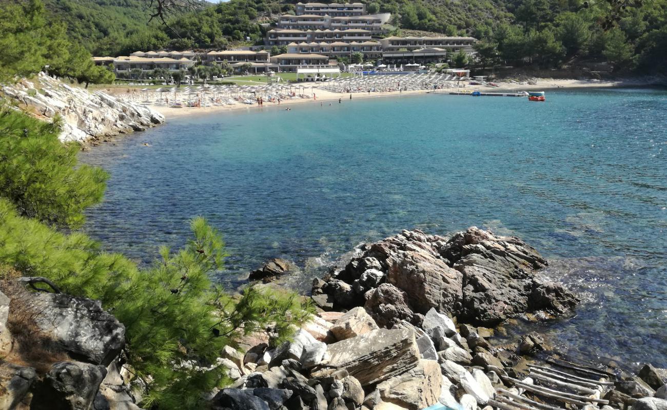 Foto de La playa de Thassos con arena brillante superficie