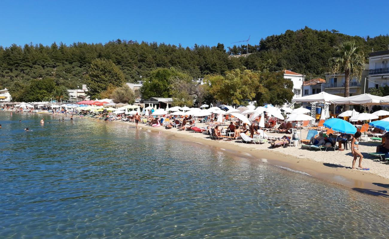 Foto de Ftapodi beach con arena brillante superficie