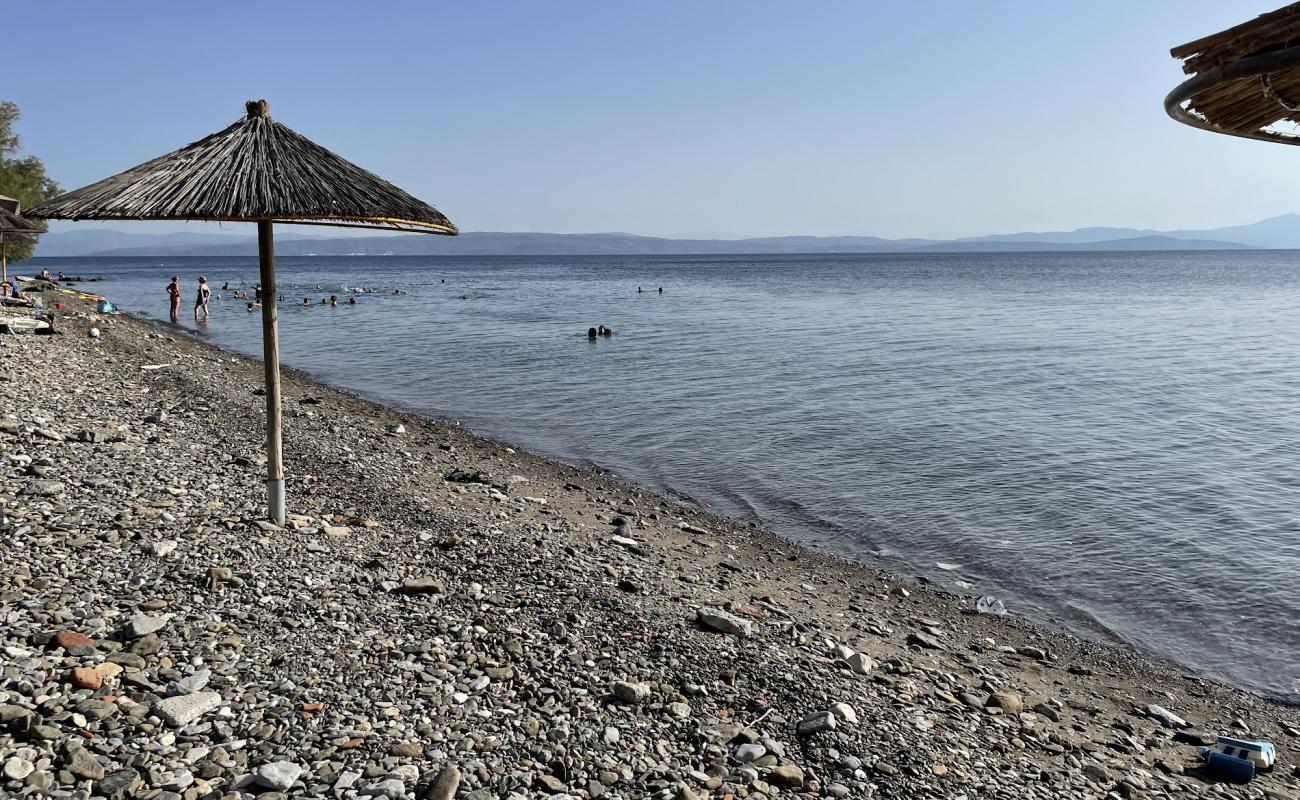 Foto de Kioski Beach con arena gris y piedras superficie