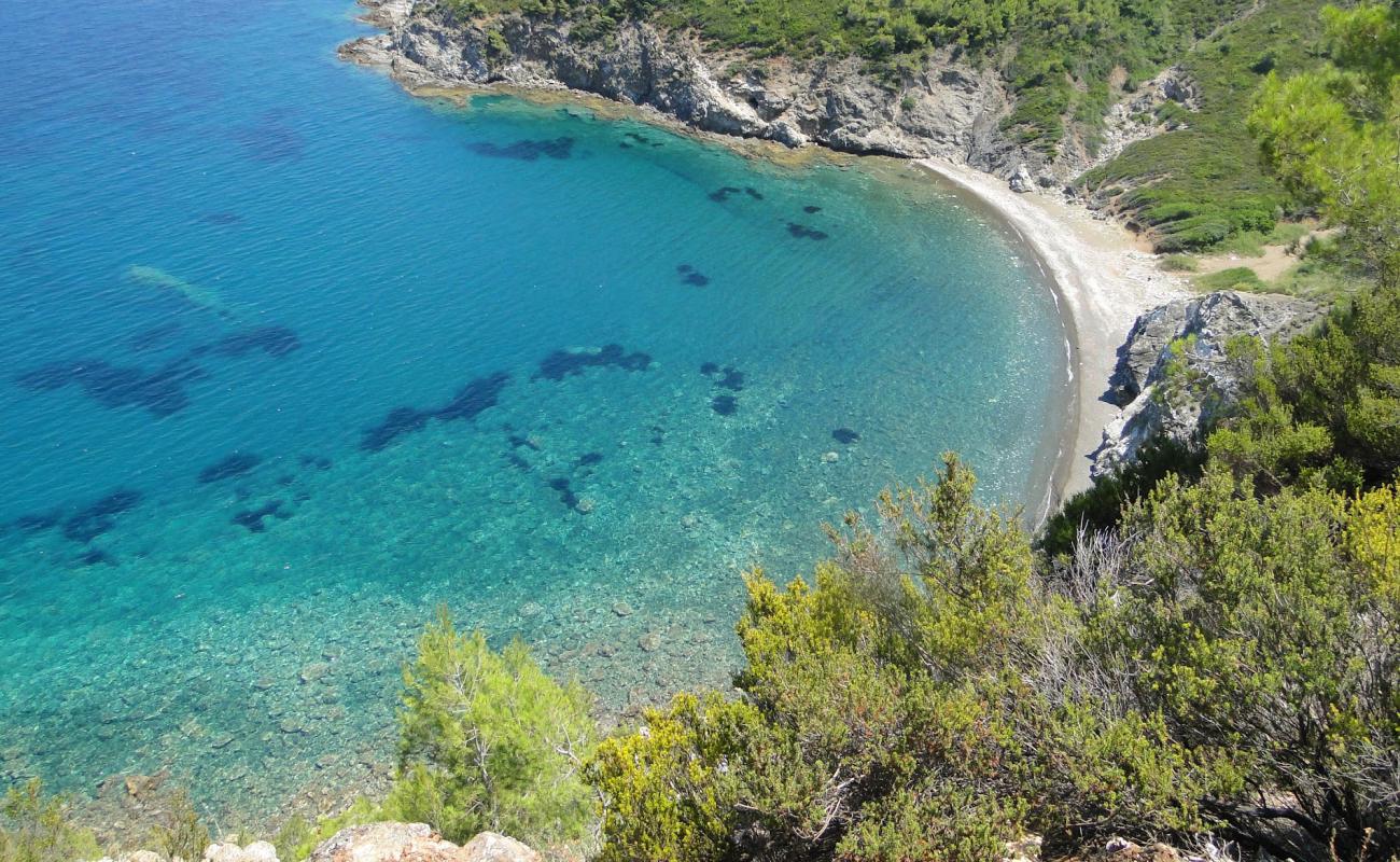 Foto de Rodaki beach con arena/guijarros negro superficie