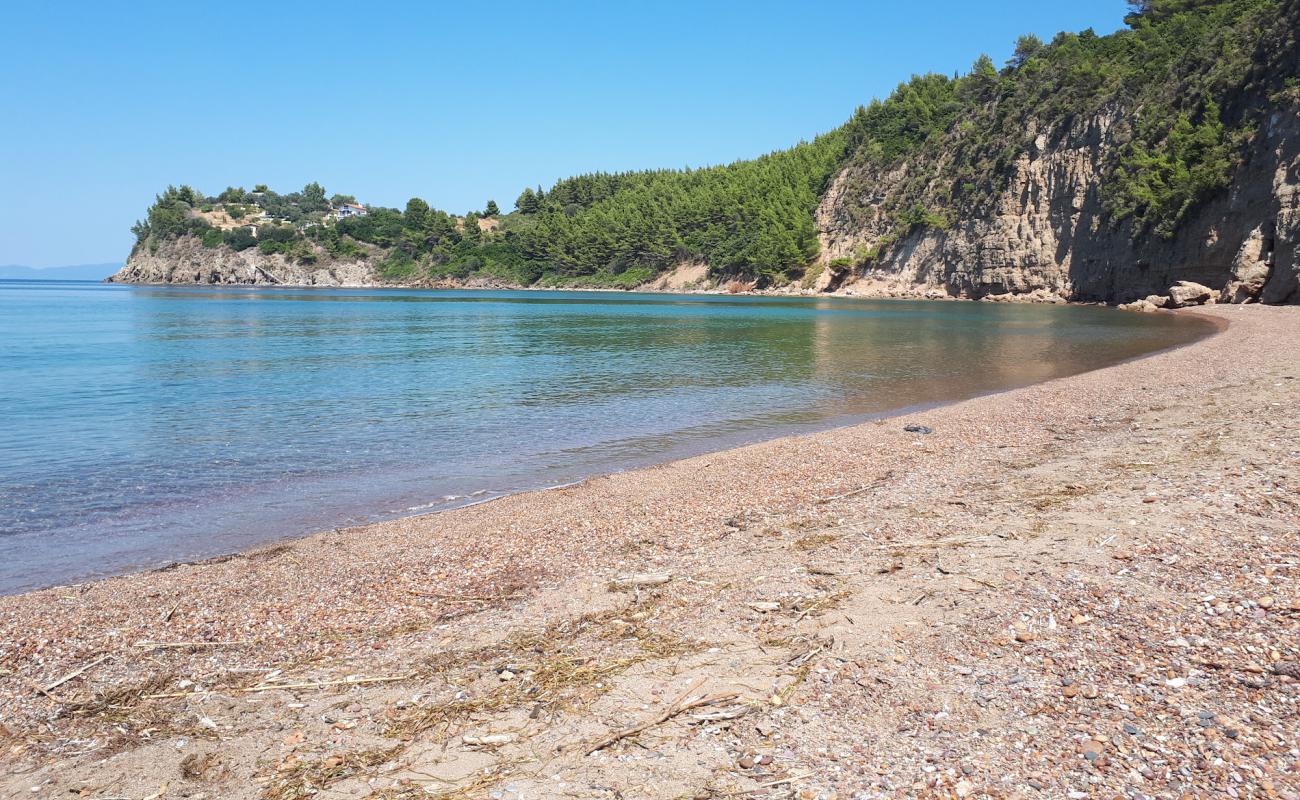 Foto de BE beach con arena/guijarros negro superficie