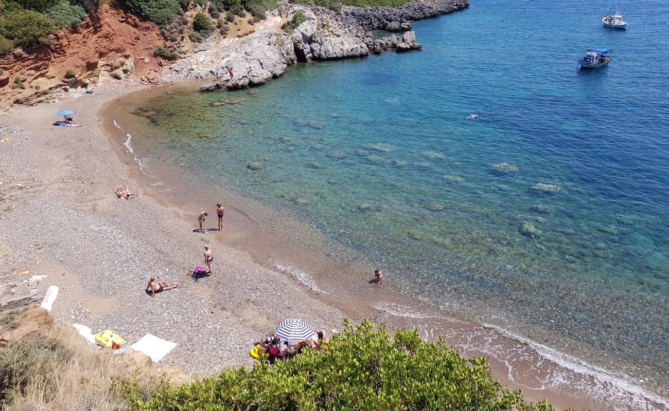 Foto de Agios Vasilis beach con guijarro fino oscuro superficie