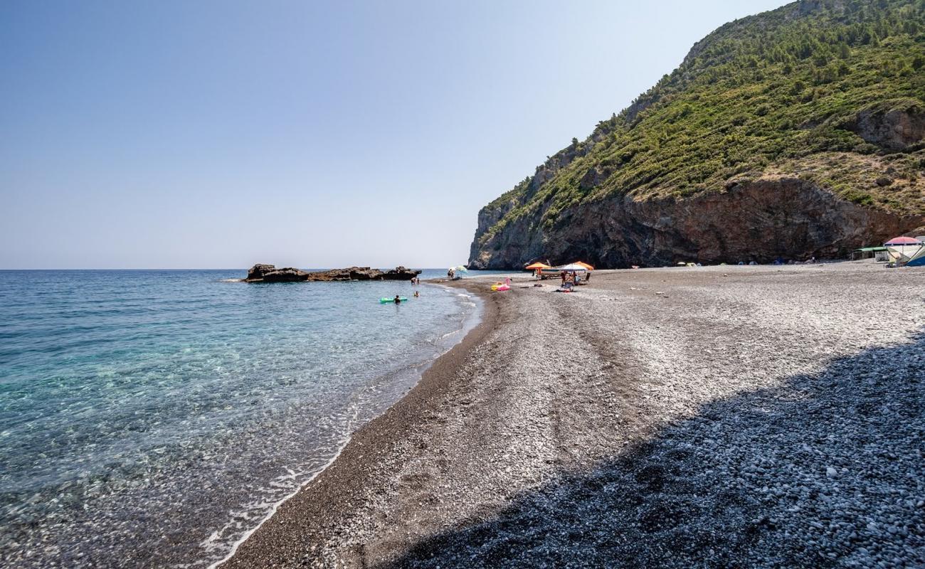 Foto de Playa Petali con arena gris y guijarros superficie