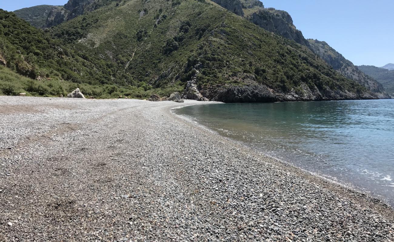 Foto de Naftiko beach con guijarro fino gris superficie