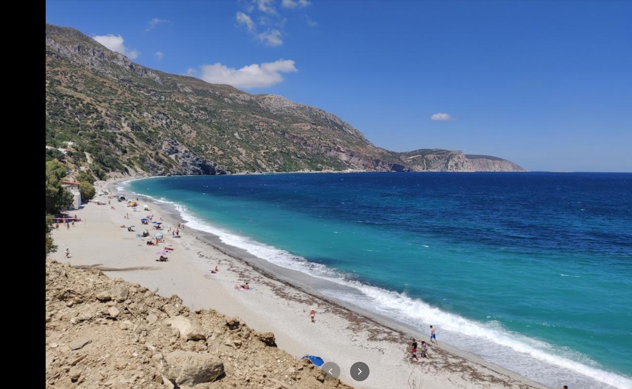 Foto de Korasida beach con guijarro fino claro superficie