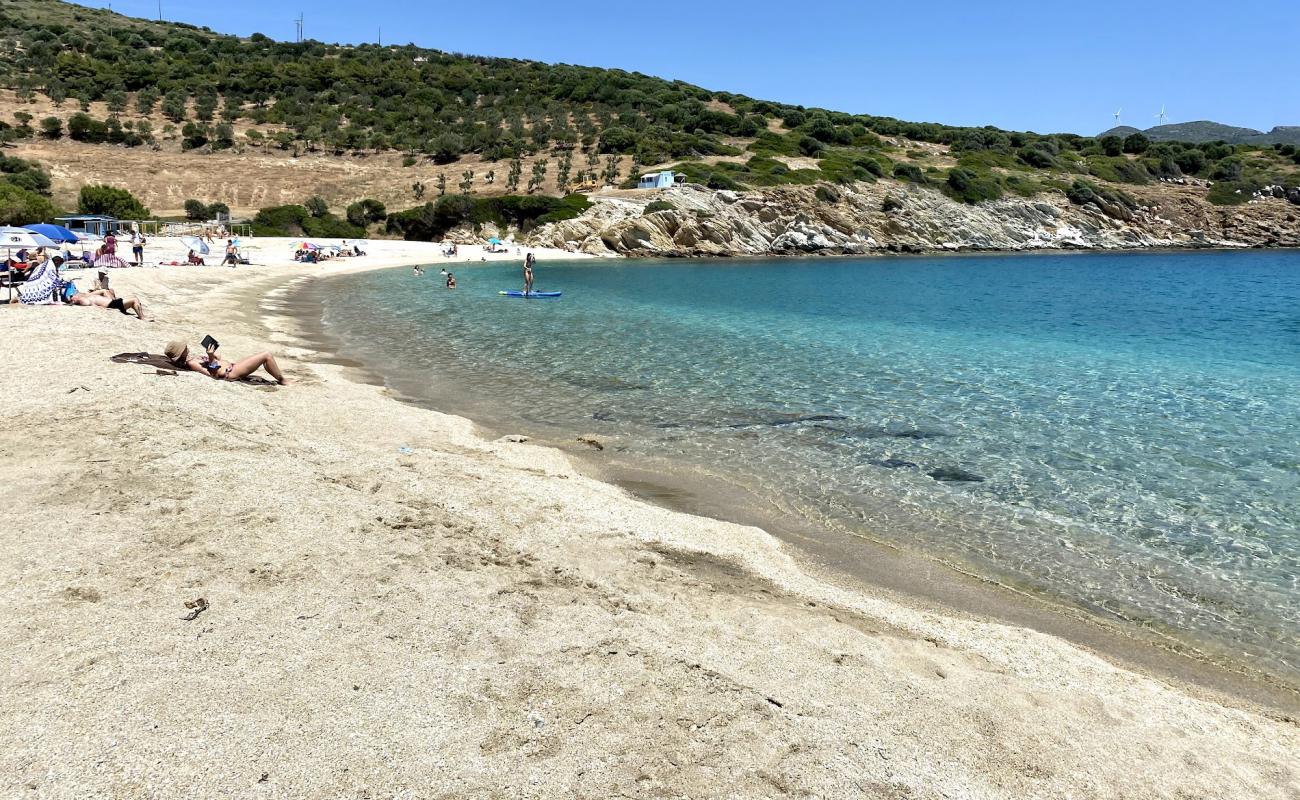 Foto de Cheromylos beach con arena blanca superficie