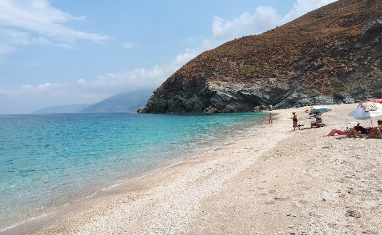 Foto de Giannitsi beach con guijarro fino claro superficie