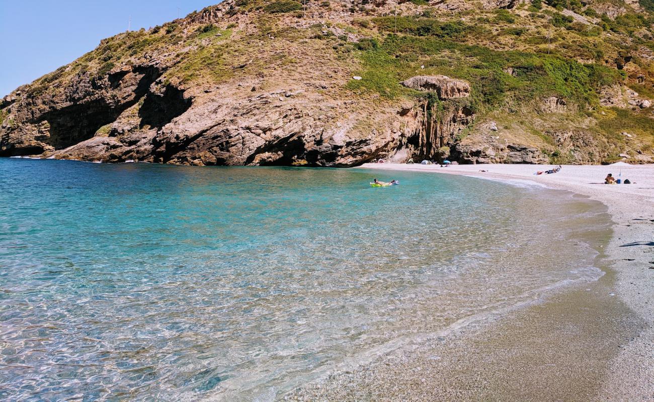 Foto de Agios Dimitrios beach con guijarro fino claro superficie