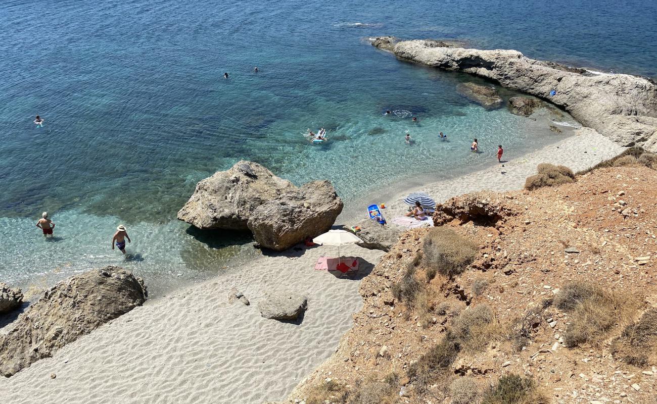 Foto de Zastani beach con arena de concha brillante superficie