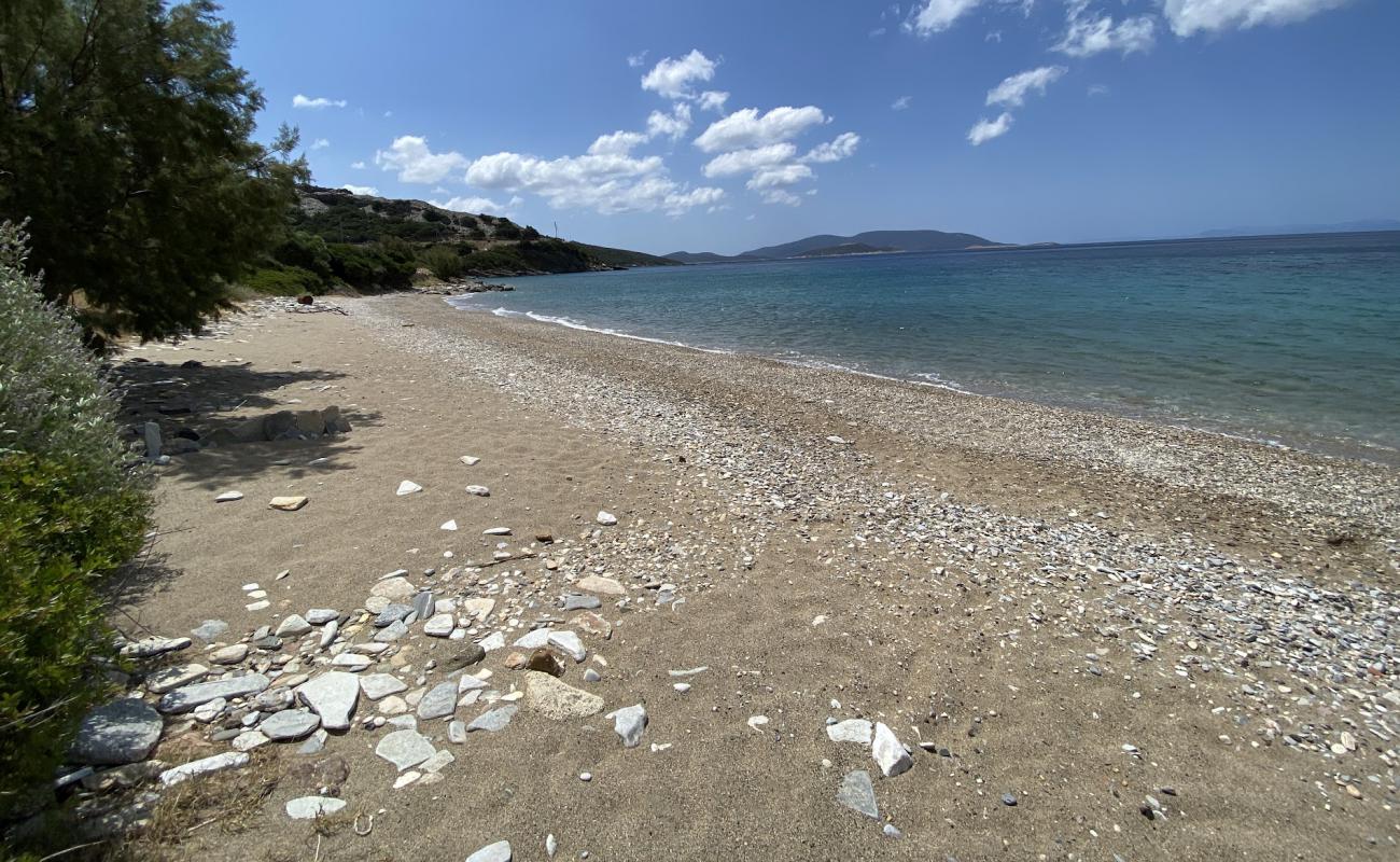 Foto de Agios Irini beach con arena fina y guijarros superficie