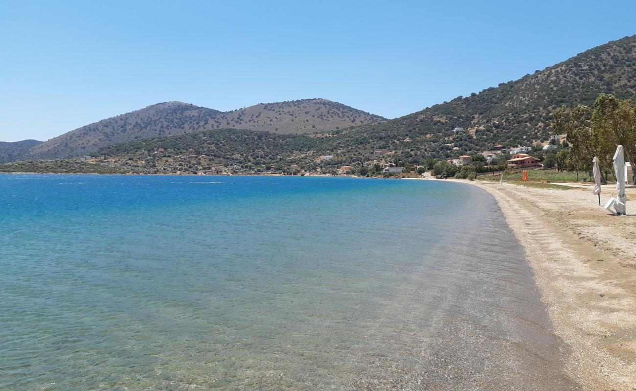 Foto de Agios Dimitrios beach con arena/guijarros negro superficie