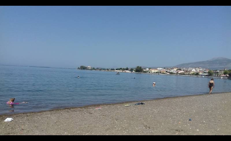 Foto de Amarynthos 2 beach con arena gris superficie