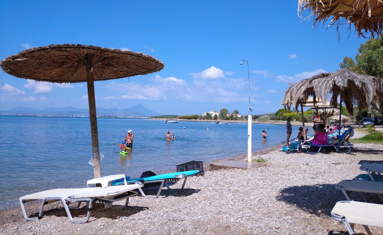 Foto de Agios Andreas beach con arena gris y guijarros superficie