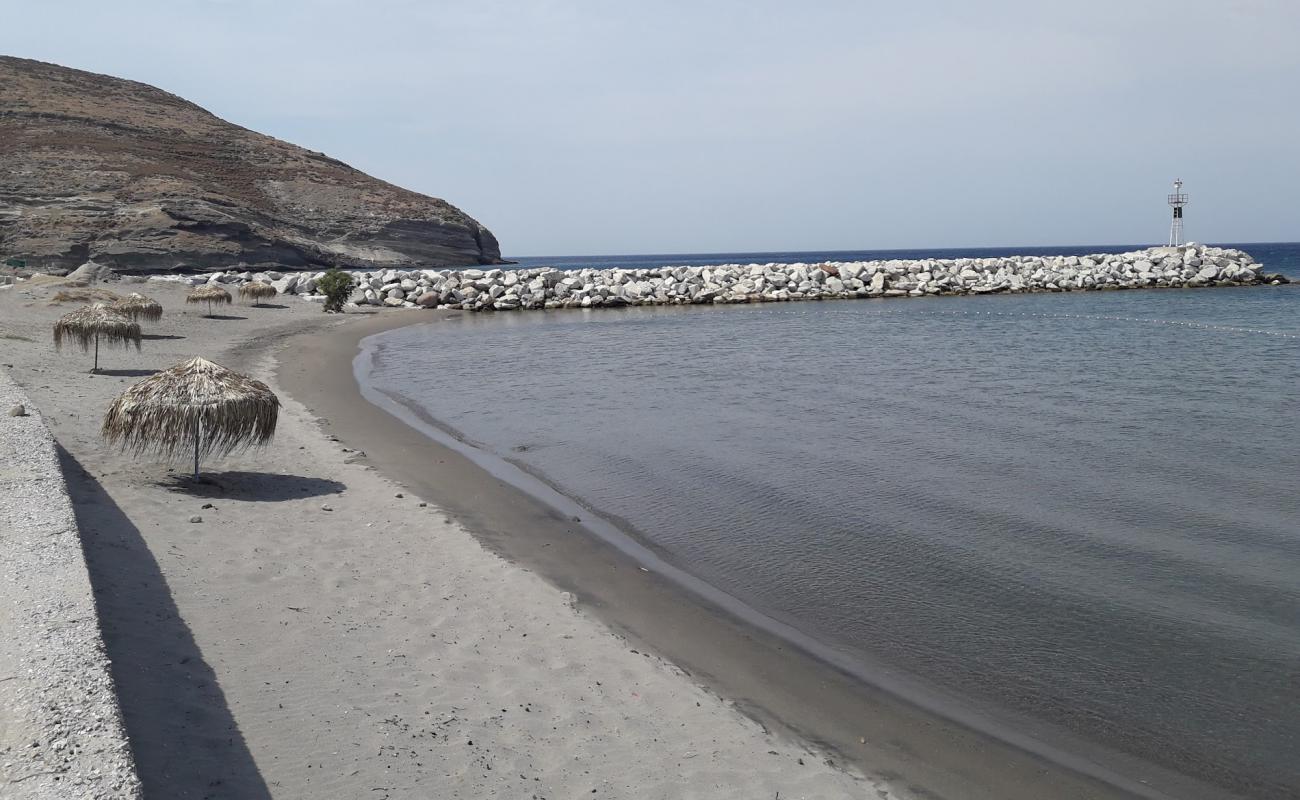 Foto de Agios Efstratos beach con arena gris superficie