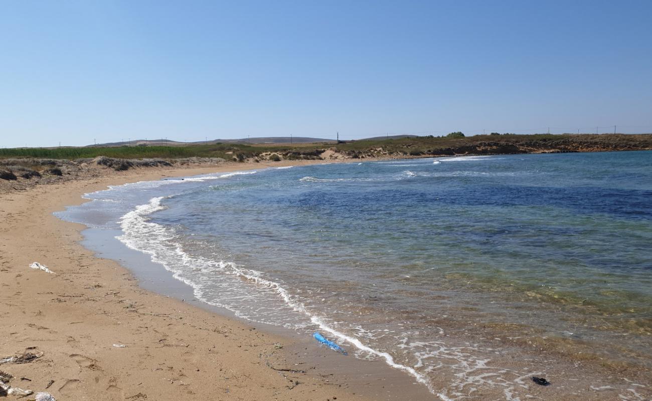 Foto de Agios Ermolaos beach II con arena oscura superficie