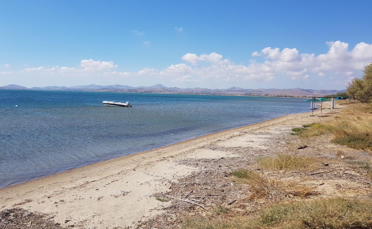 Foto de Paralia Lichnon con arena brillante superficie