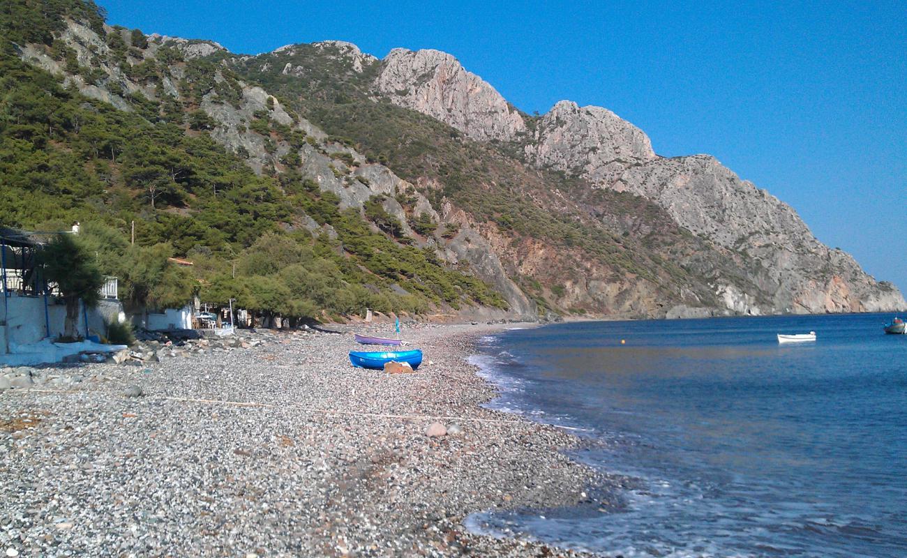 Foto de Drotas beach con arena fina y guijarros superficie