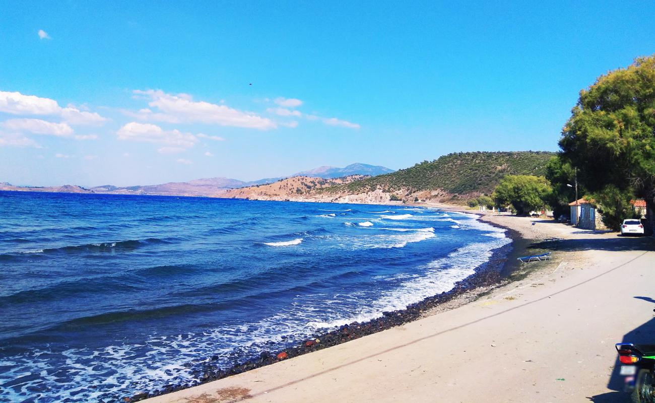 Foto de Paralia Tsichranta con guijarro ligero superficie