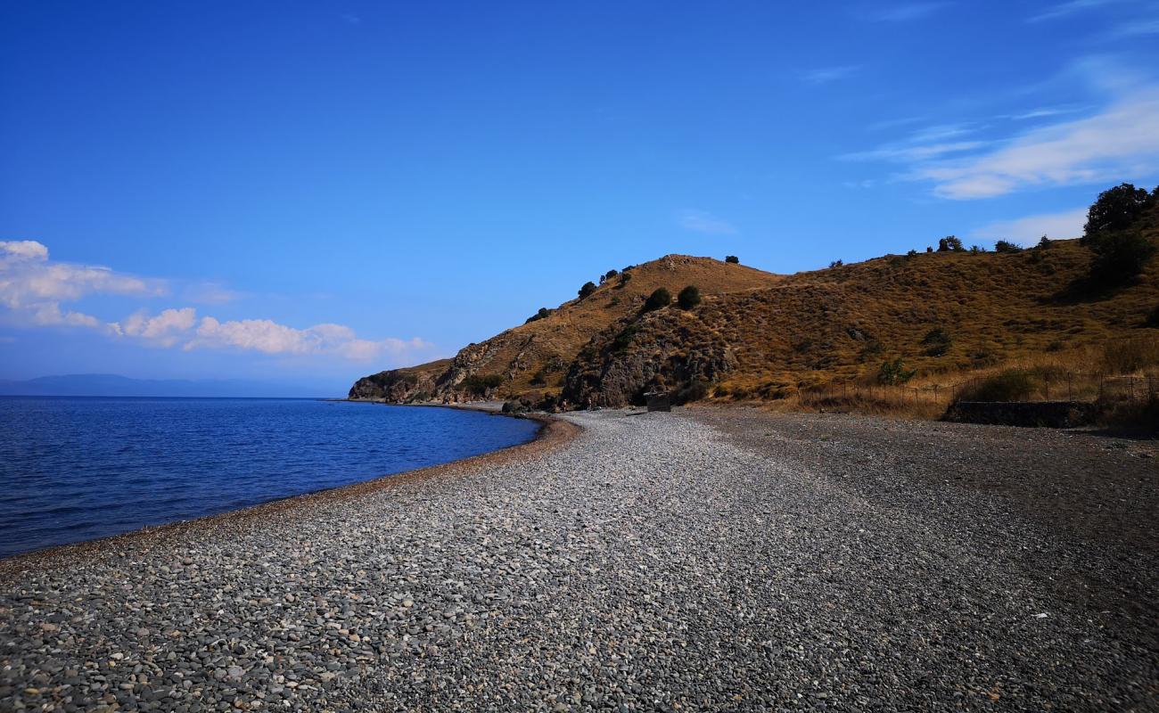 Foto de Paralia Efthalou con guijarro ligero superficie