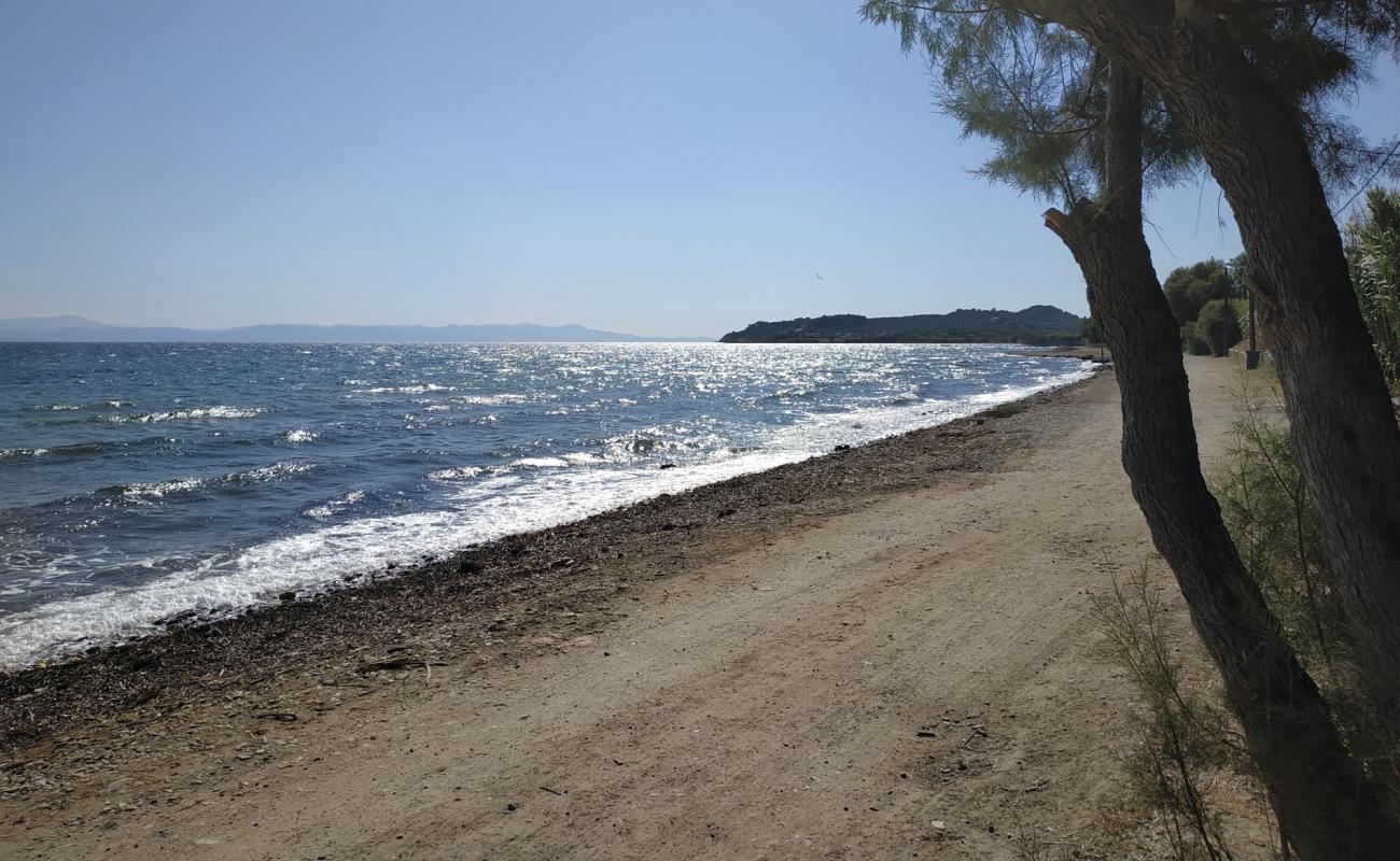 Foto de Kanoni beach con arena fina y guijarros superficie