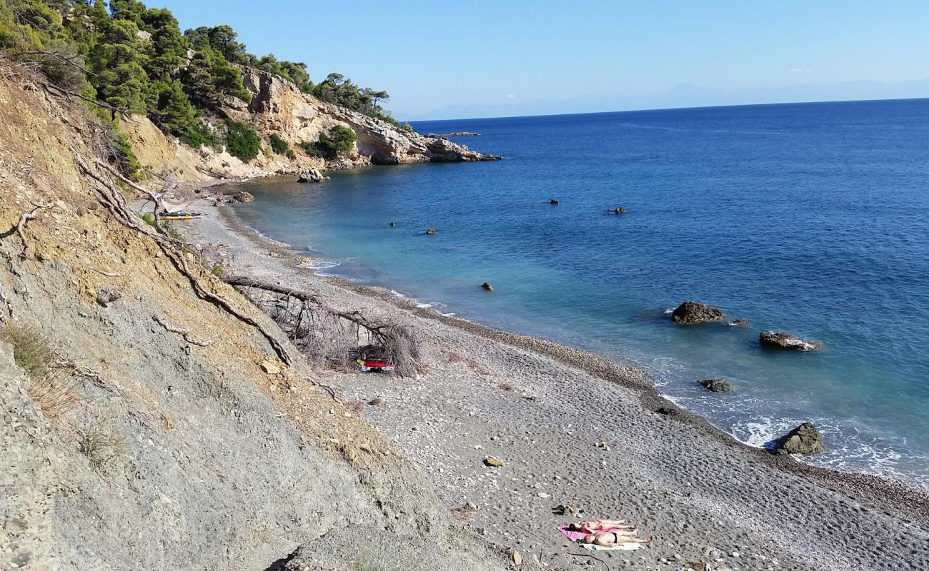 Foto de Paralia Vithisma con arena gris y guijarros superficie