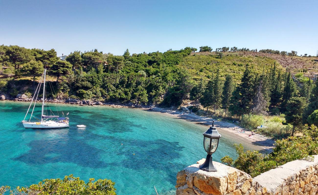 Foto de Agios Petros beach con arena fina y guijarros superficie