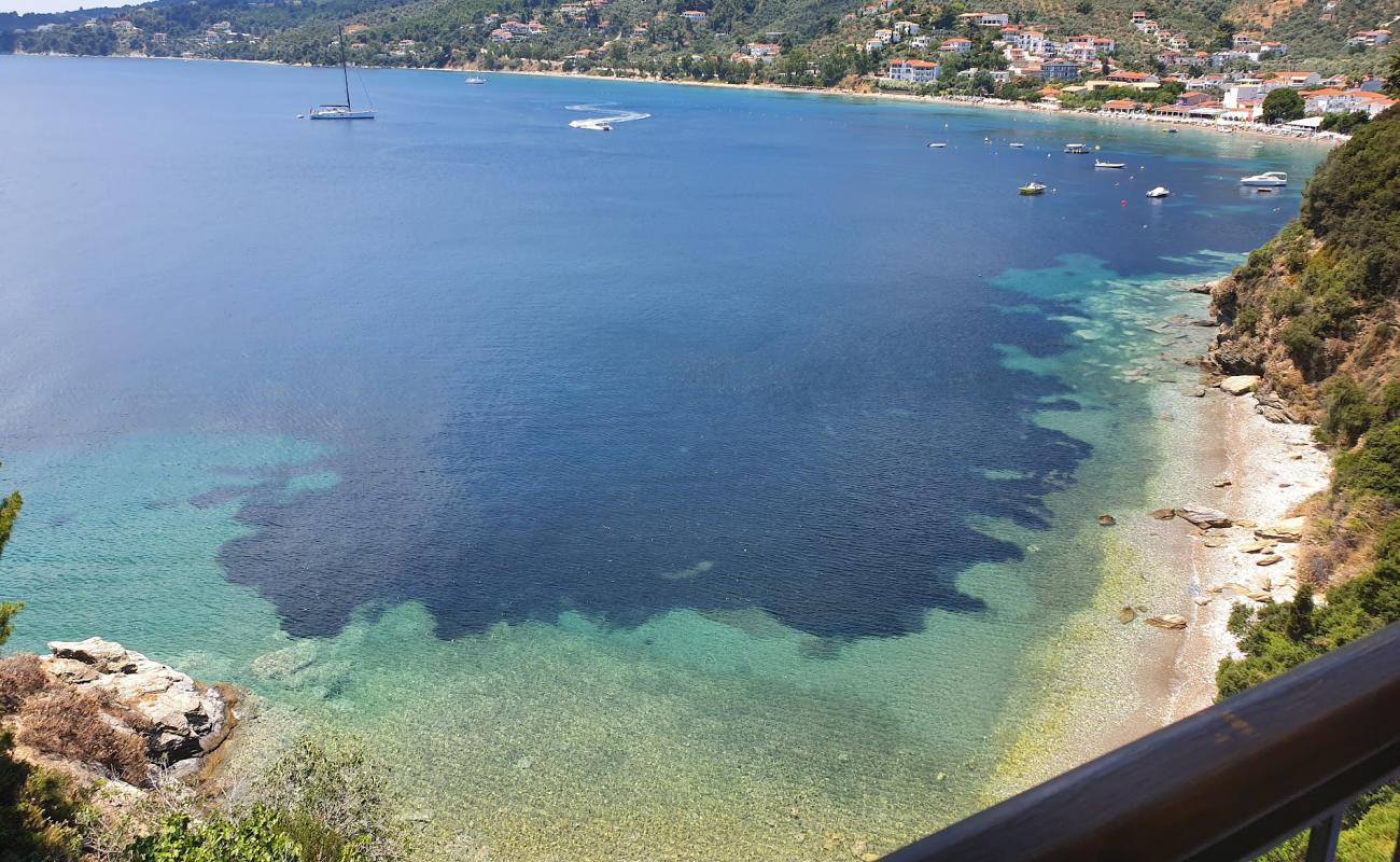 Foto de Amfiliki Pansion beach con arena gris y piedras superficie