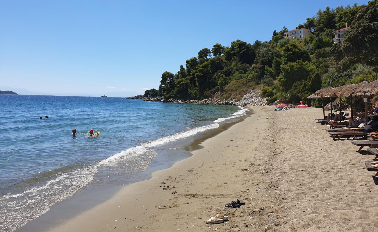 Foto de Paralia Vasilias con arena gris superficie