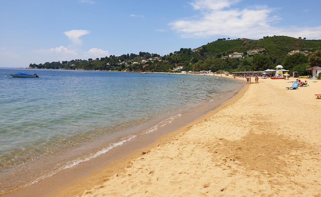 Foto de Agia Paraskevi beach con arena brillante superficie