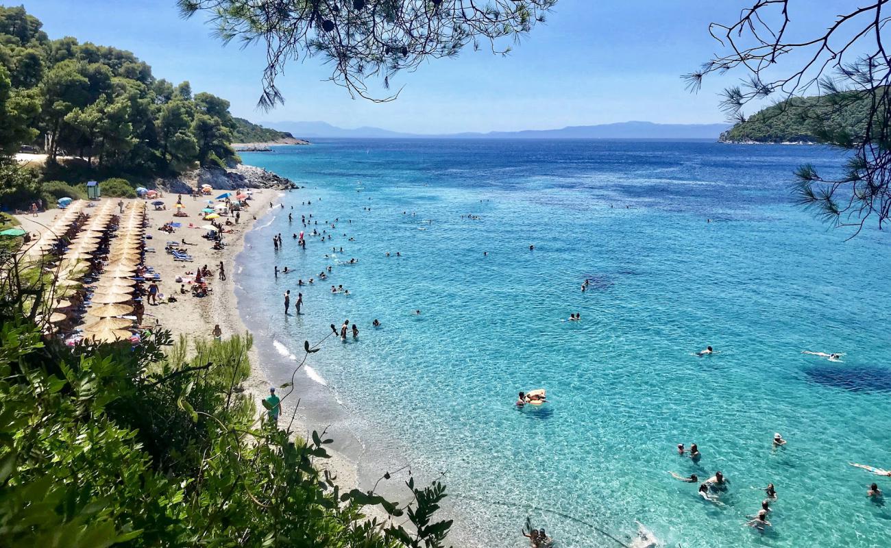 Foto de Playa Kastani con guijarro fino claro superficie