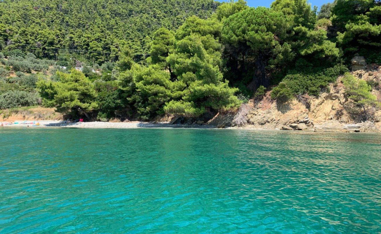 Foto de Karkatzuna beach con guijarro fino claro superficie