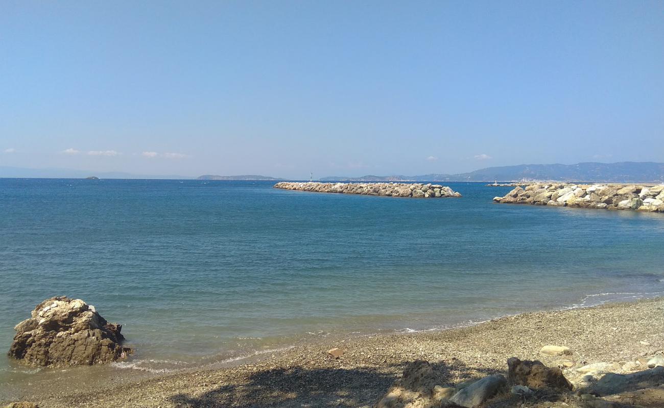 Foto de Katakalou beach con guijarro blanco superficie