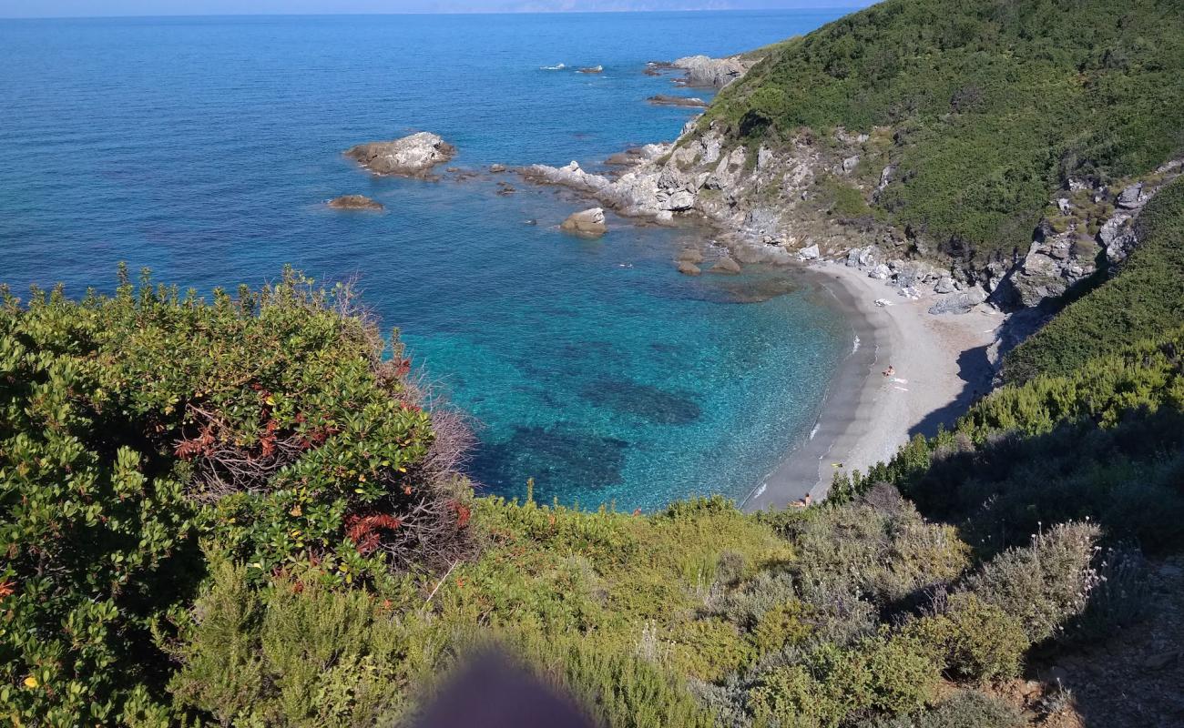 Foto de Aggeletou beach con guijarro ligero superficie