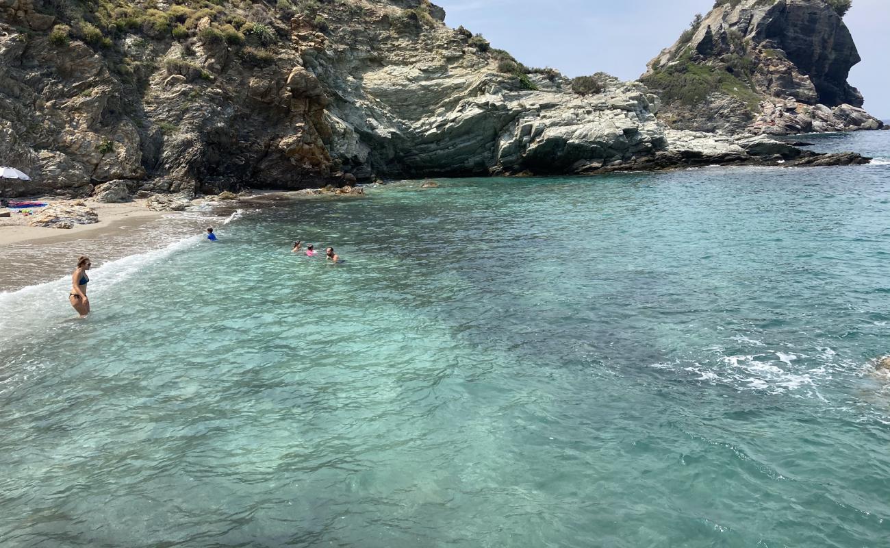 Foto de Agios Ioannis beach con arena fina y guijarros superficie