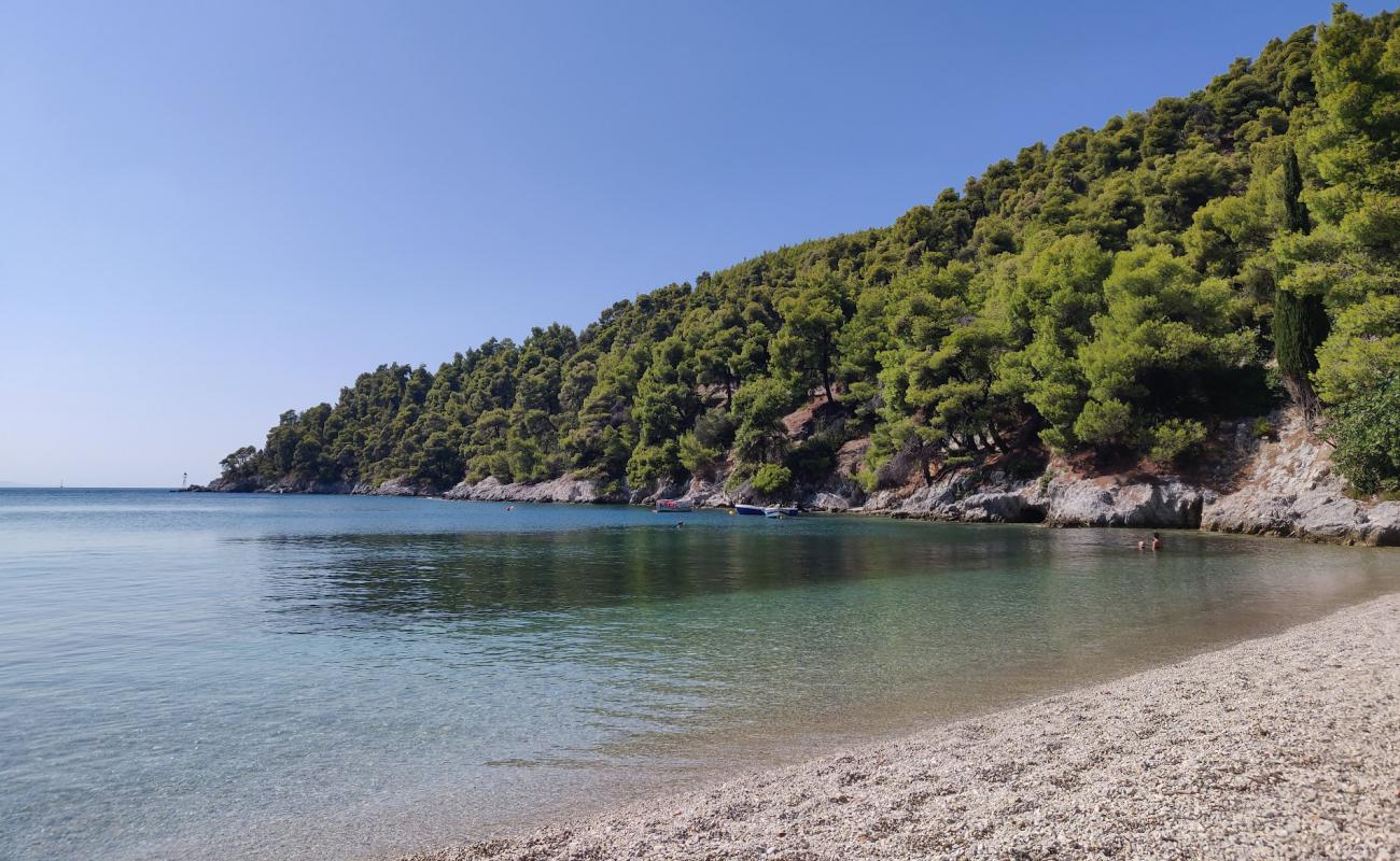 Foto de Agnontas beach con guijarro fino gris superficie