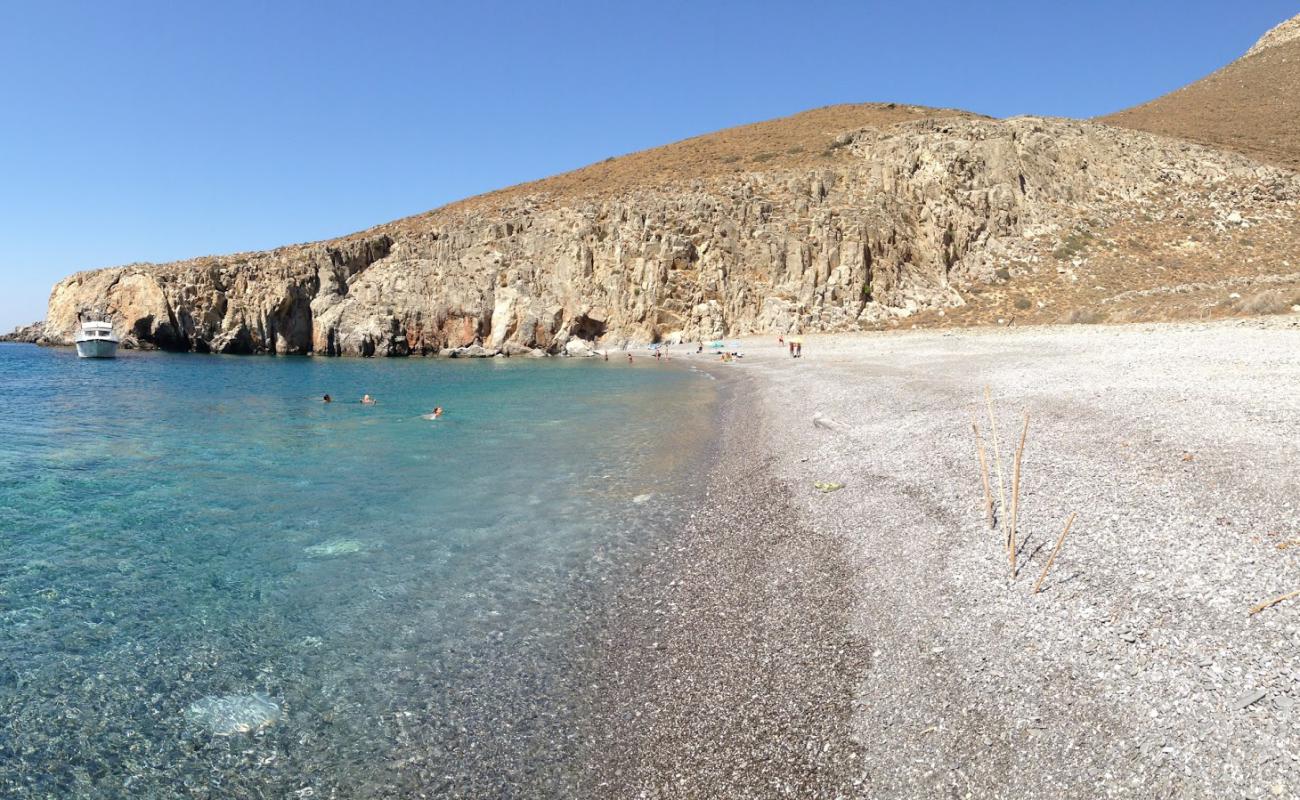 Foto de Ai Giannis beach con guijarro ligero superficie