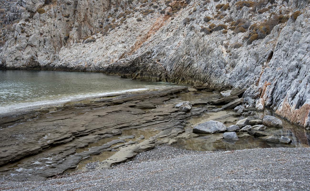 Foto de Paralia Maltezana con arena fina y guijarros superficie