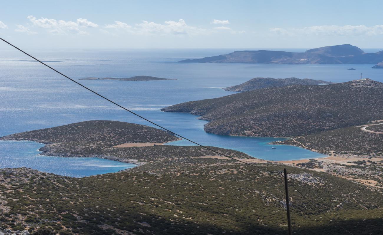 Foto de Paralia Vathi con arena gris y guijarros superficie